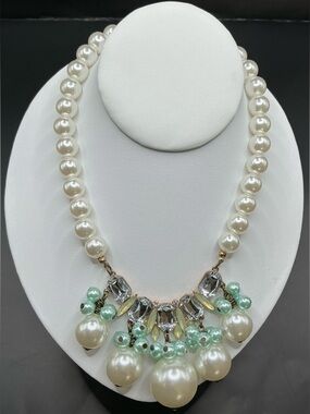 PLUNDER IVORY AND MINT FAUX PEARL STRAND NECKLACE CRYSTAL ACCENTS LARGE PEARLS